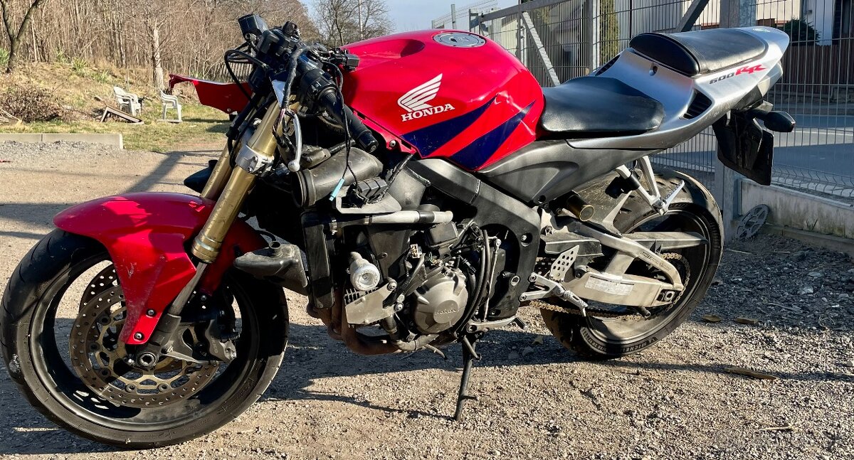 Honda Cbr 600rr 2005-2006 na náhradní díly