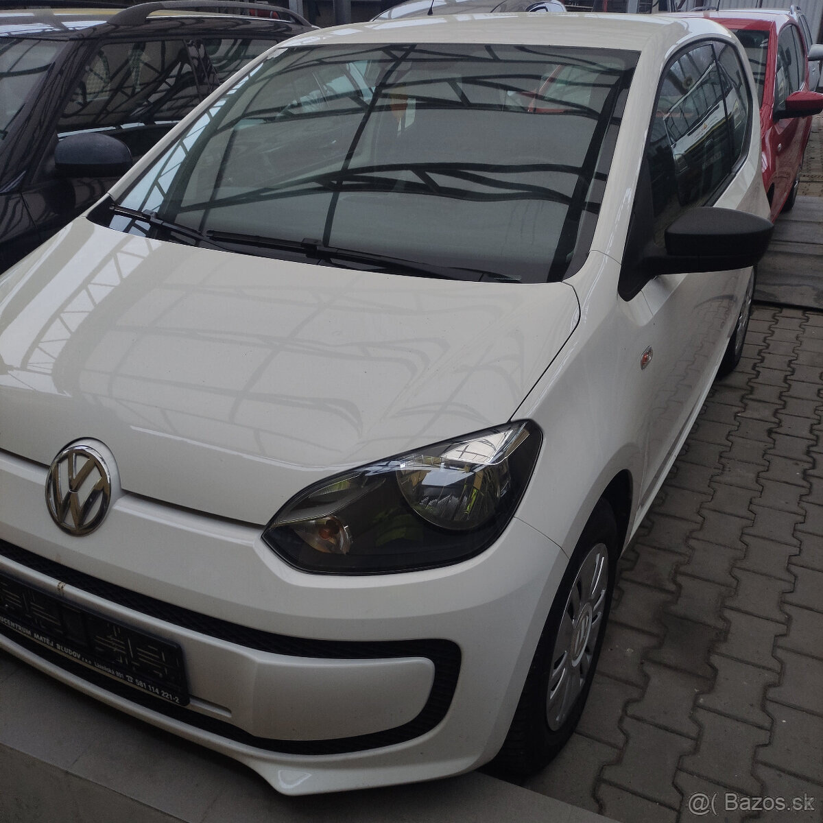 VW UP bílý