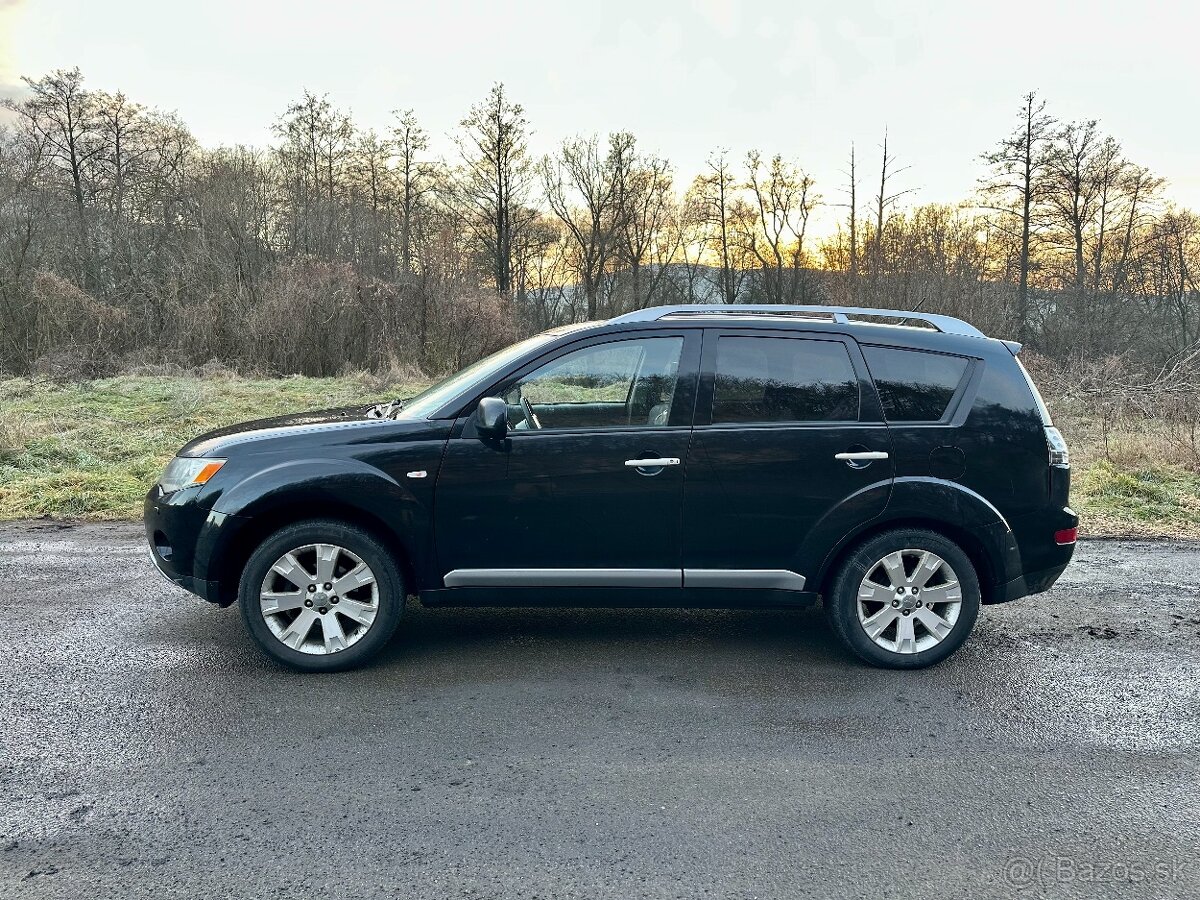 Predám Mitsubishi Outlander 2.4 4x4 benzín 7 miest