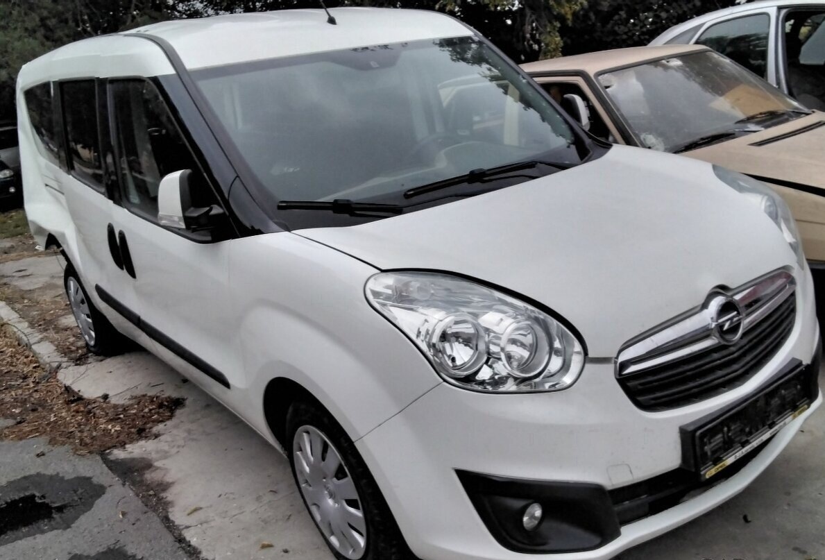 OPEL COMBO 1.6 CDTI 2017 predám Motor 940C1000, DVERE, KAPOT