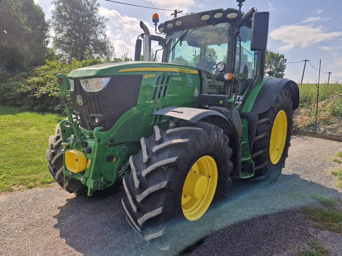 JOHN DEERE 6215R