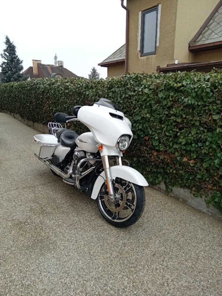 Harley - Davidson FLHXS Street Glide