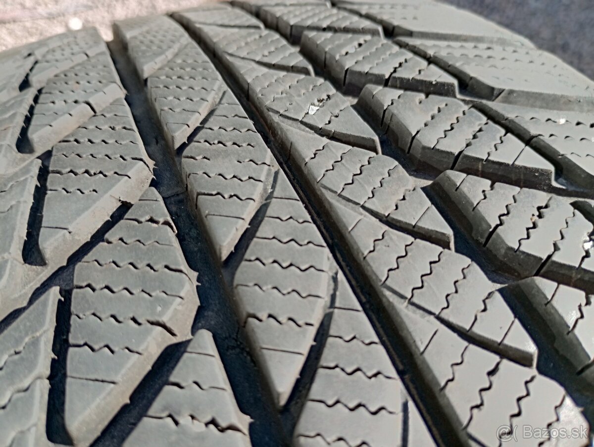 Predam 2ks pneu 205/55/r17 zimne 91H Bridgestone