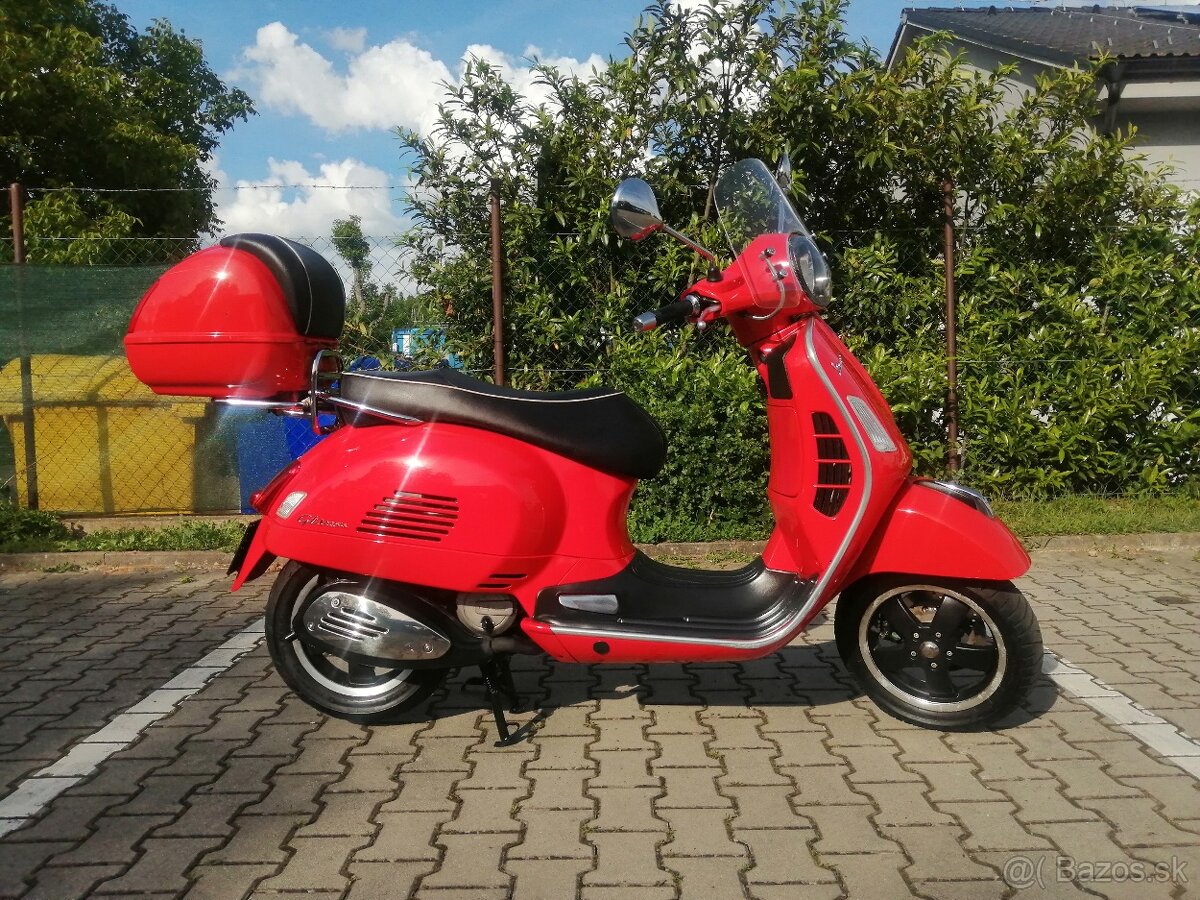 Piaggio Vespa GTS Super 125