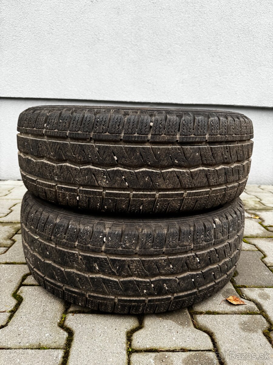 Hankook wintericept lv 215/60 r16c