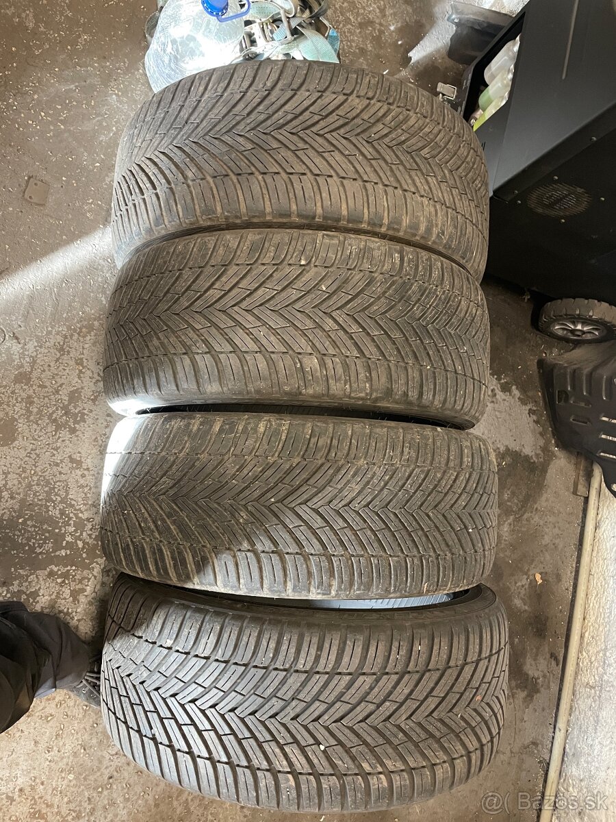 235/40 R19 celorocne pneumatiky