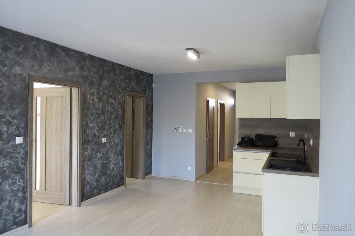 SENEC – NA PREDAJ jedinečná ponuka - 3 izbový apartmánový by