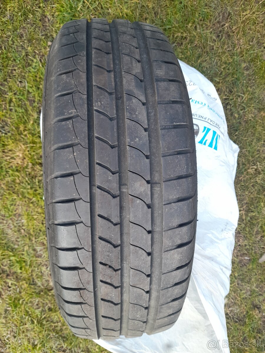 Predam 4 letne pneu 195/60r16