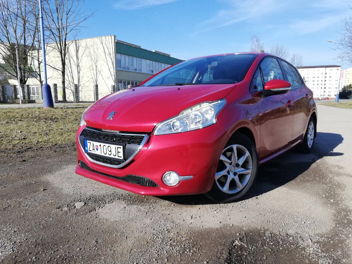 Peugeot 208 1.2 benzín