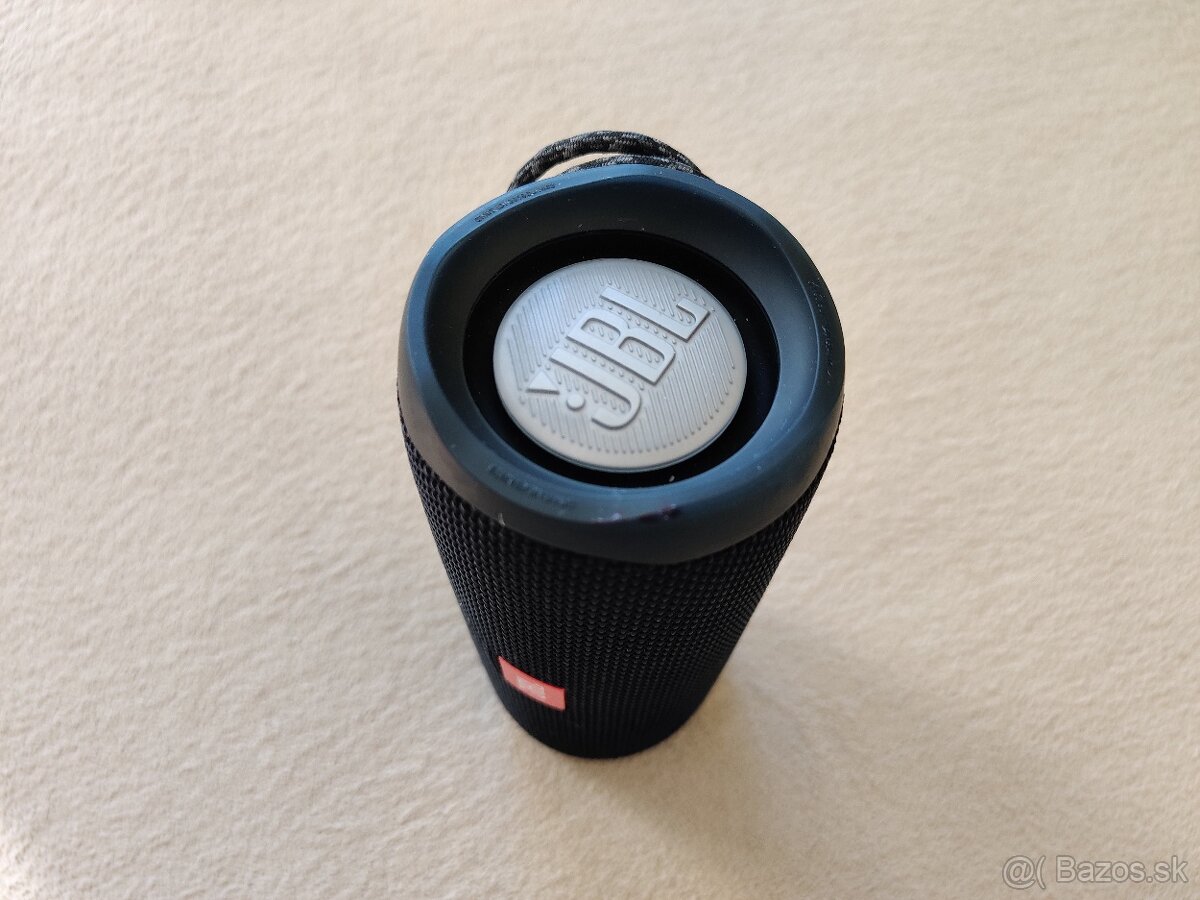 JBL Flip 5 bluetooth reproduktor, veľmi pekný stav.