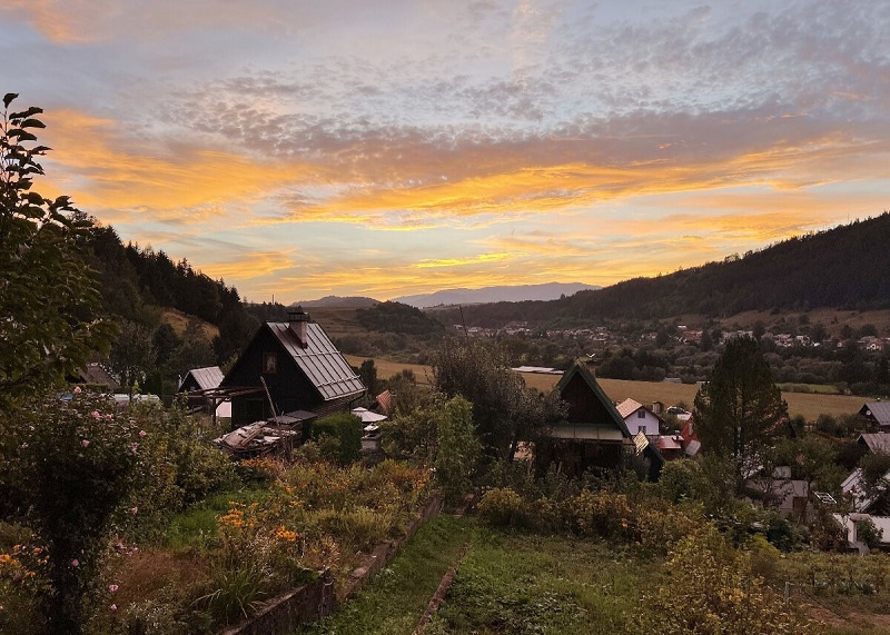 Malebná chatka s krásnym výhľadom medzi Breznom a Valaskou