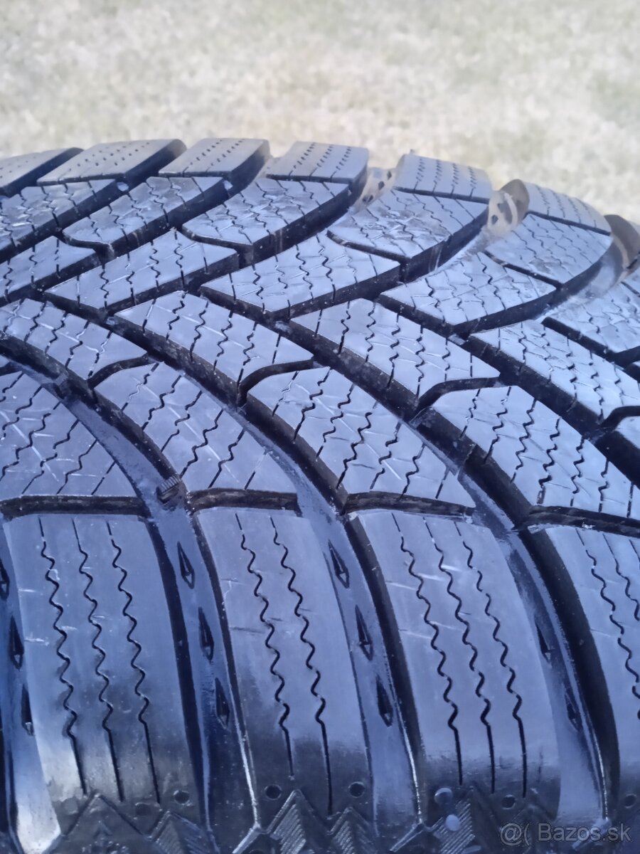 215/60 r16 zimné pneu 8 mm DOT.3424