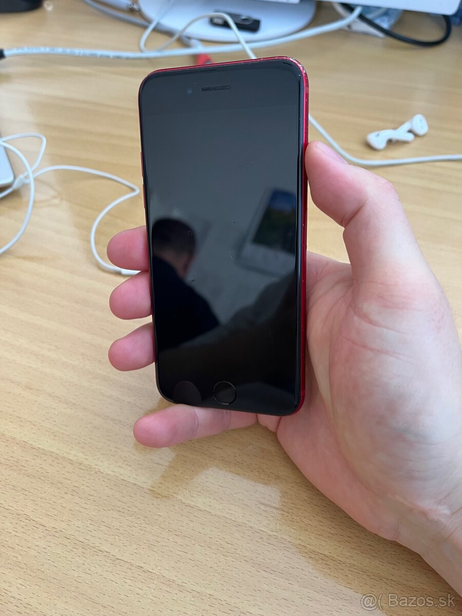 Predám iPhone SE 2. generácie (64GB) - Red