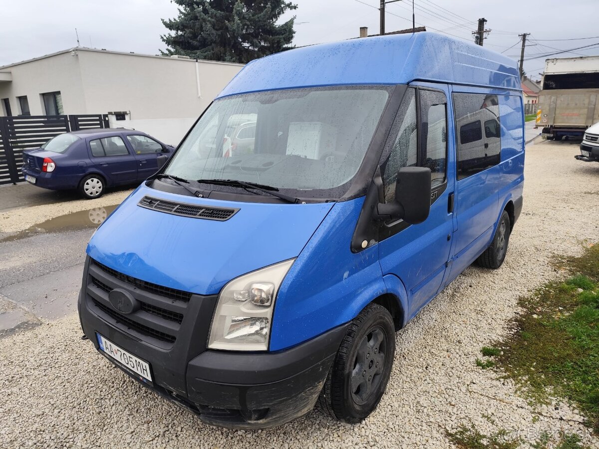 Ford transit 6 míst