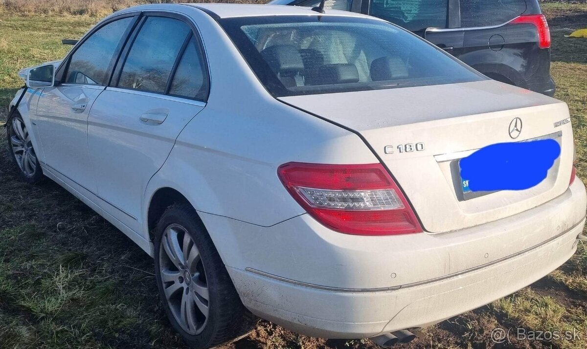 Rozpredám Mercedes C180 benzín 115kw automat W204 2010