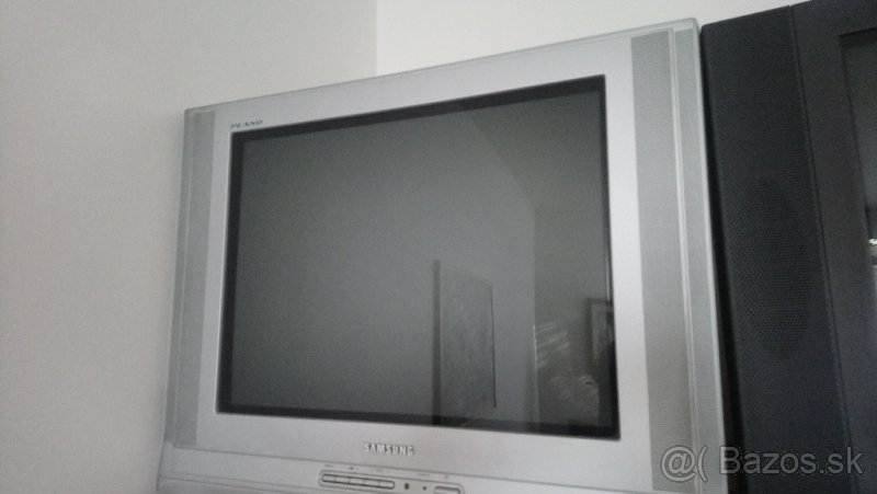 Predám nefunkčný 55cm CRT Televízor Samsung.