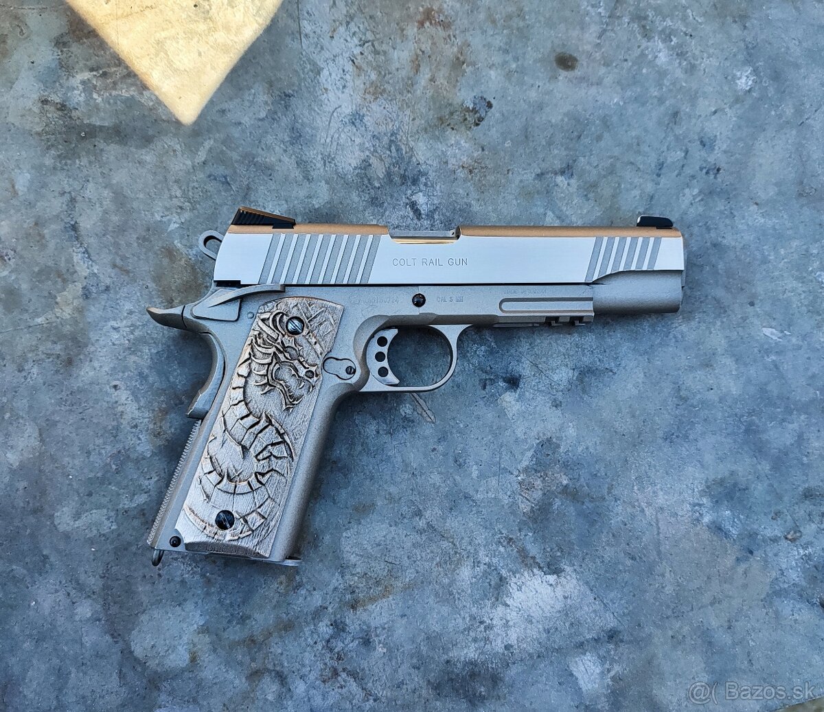 Colt 1911 pažbičky klasický tvar dračí motív CF