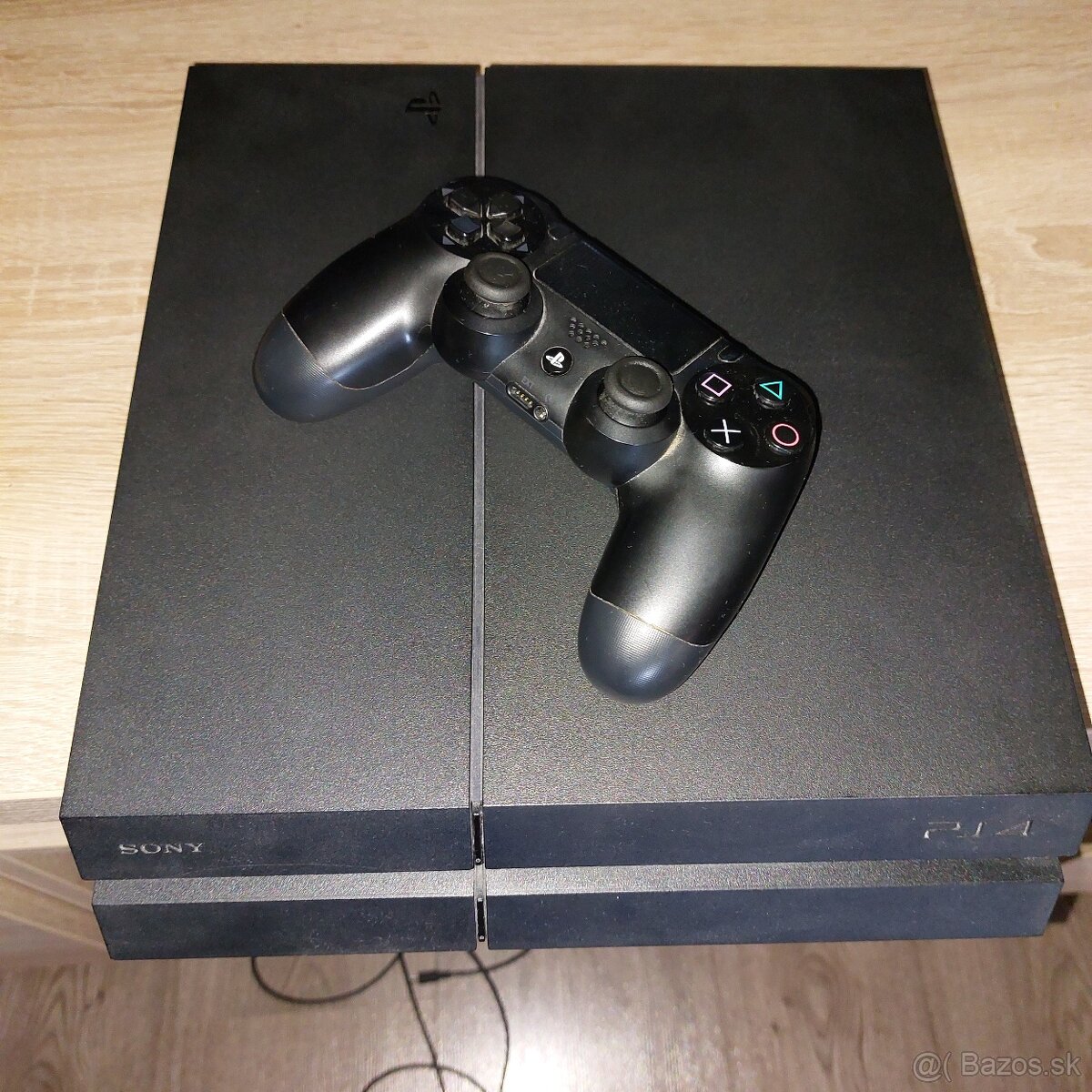 PlayStation 4 + dva ovladace