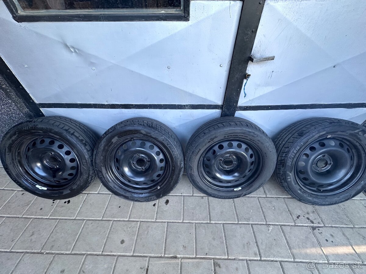 Predám plechače pneumatiky 205/55 R16 matador