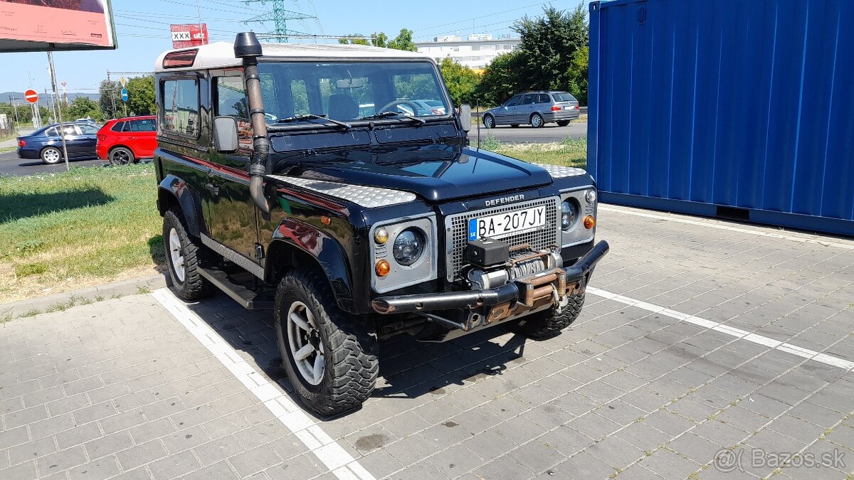 Land Rover Defender 2.5 D 90 kw M5 150000km