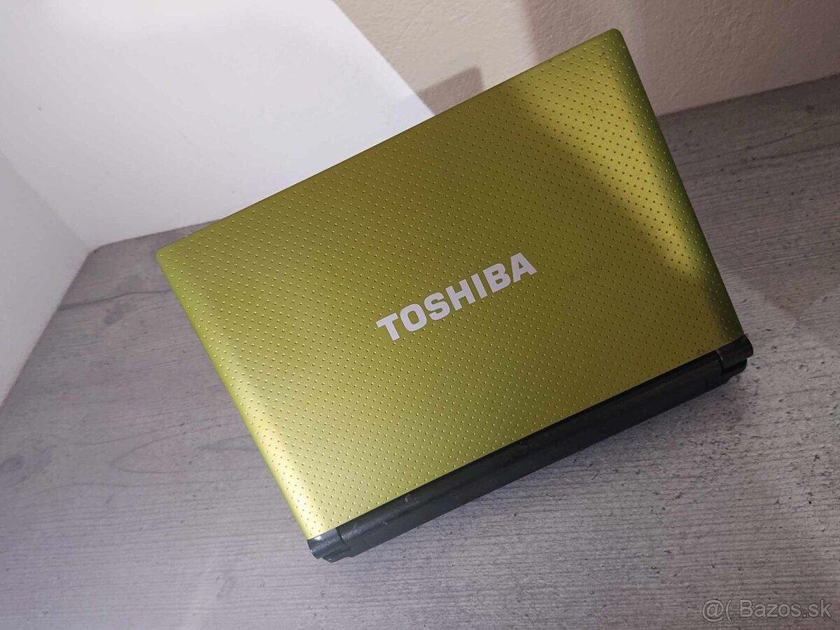 10" notebook Toshiba NB 500 / 2GB/250GB HDD Zelená TOP stav