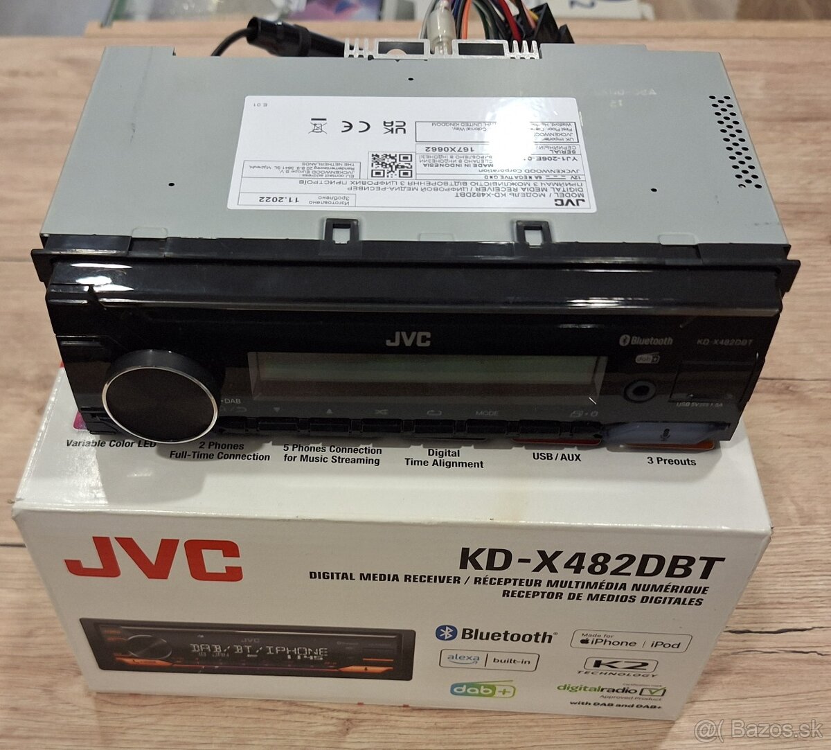 Autorádio JVC KD-X482DBT, bloček