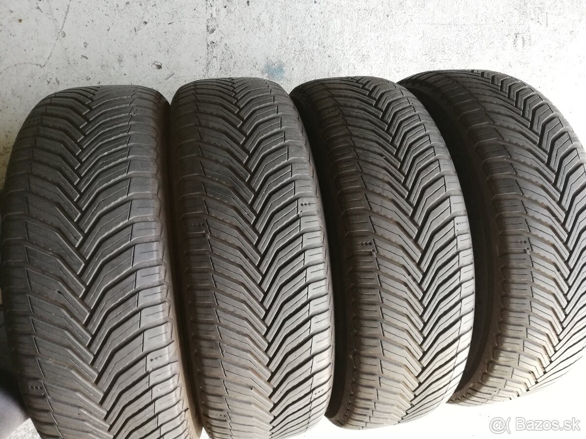 215/65 r17 celoročné pneumatiky Michelin na SUV