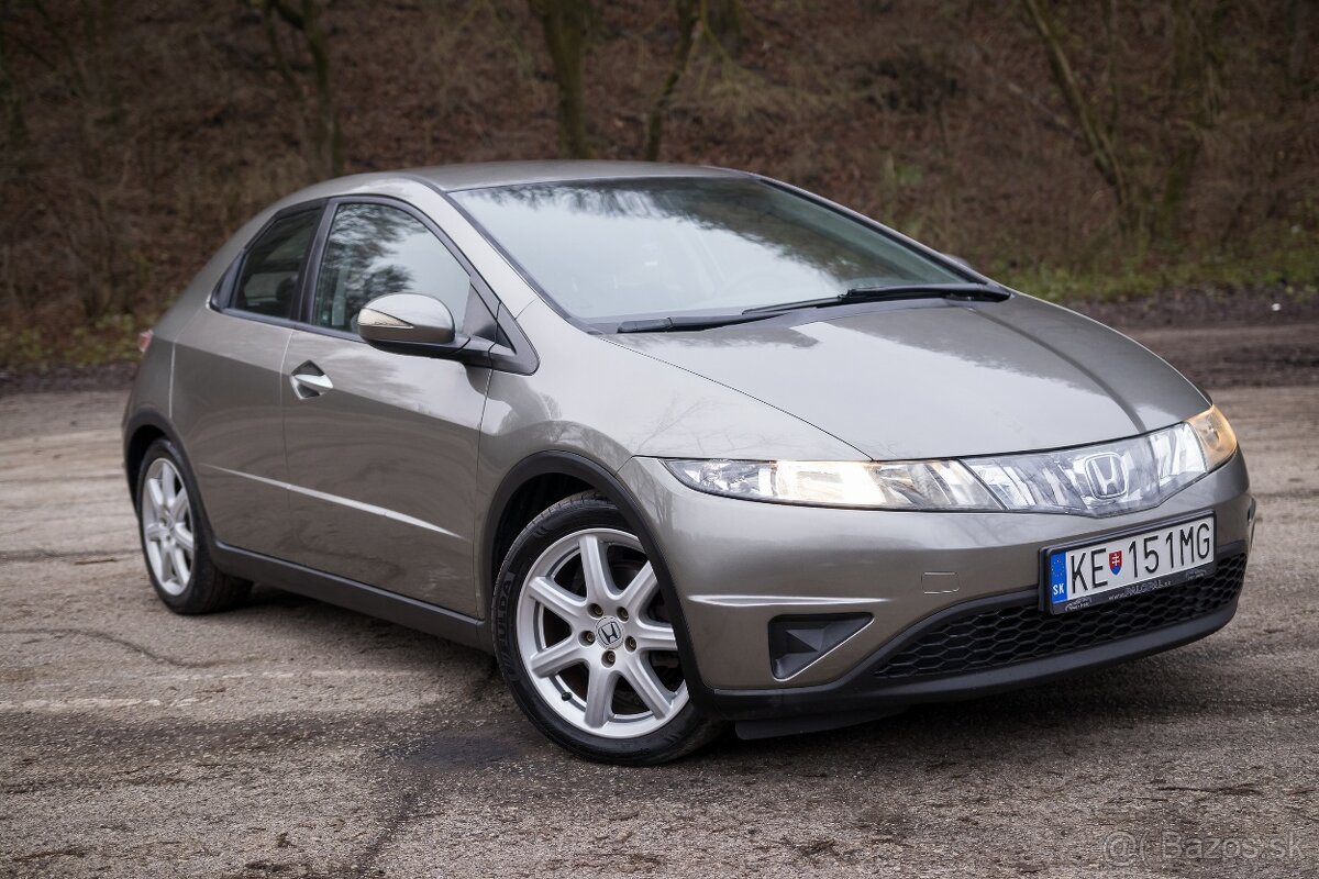 Honda Civic 8g 1.8 i-VTEC automat