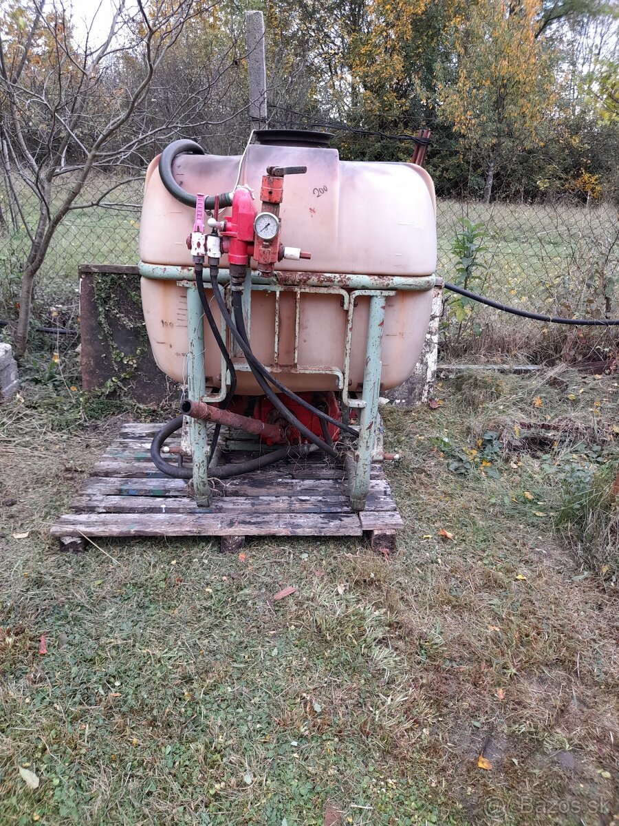 Postrekovač -, rodič do vinohradu a sadu