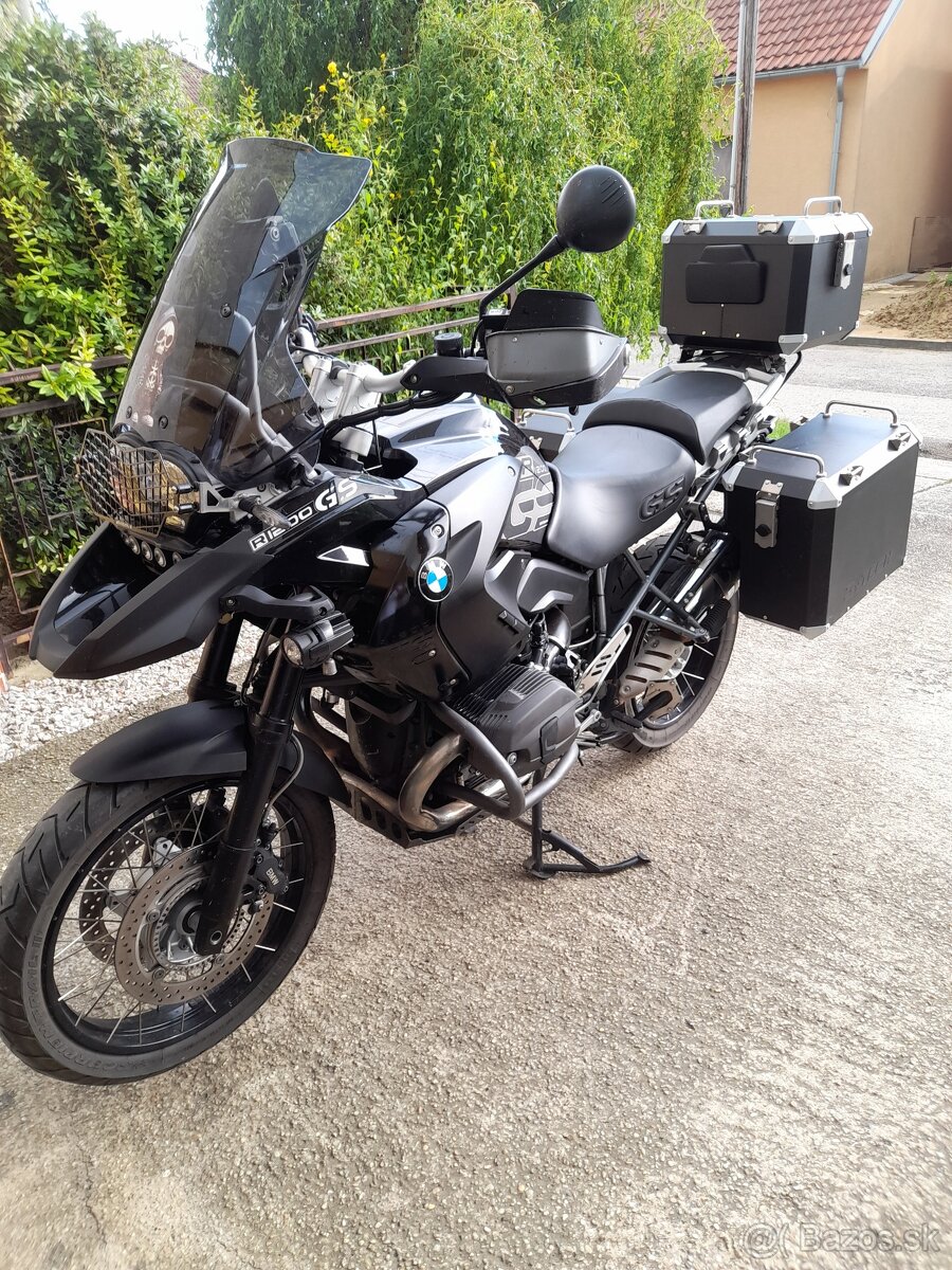 BMW R1200GS.