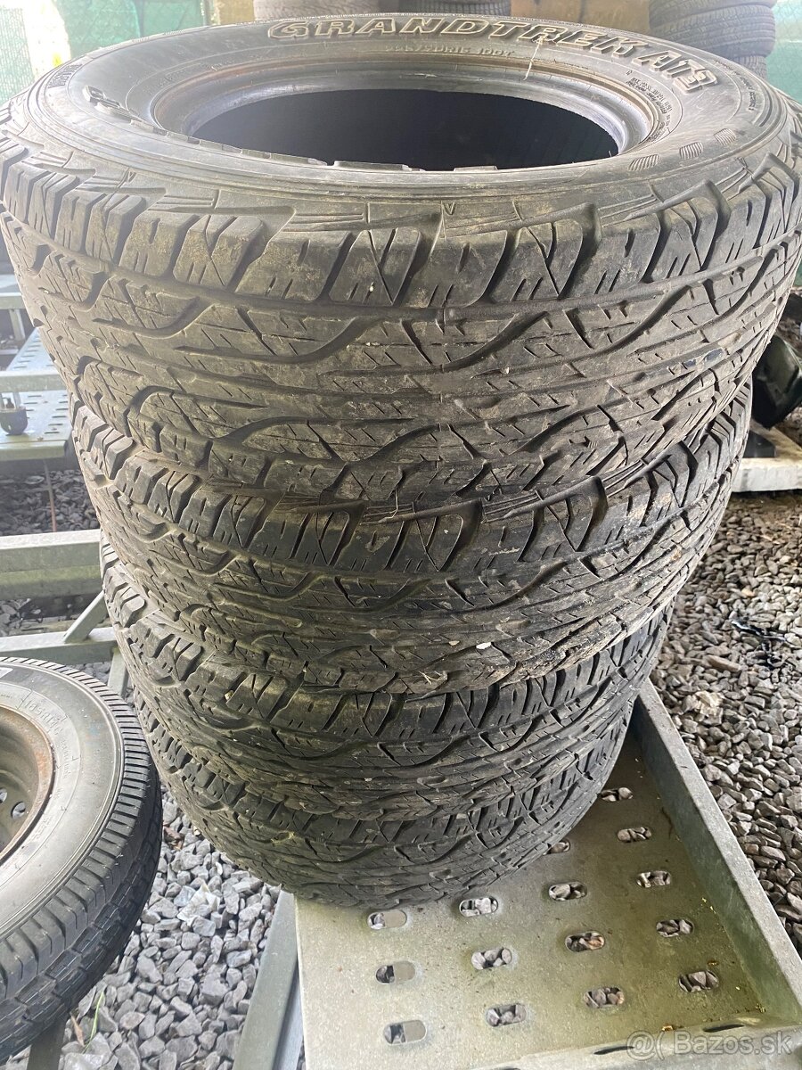 Pneu 225/70 R15