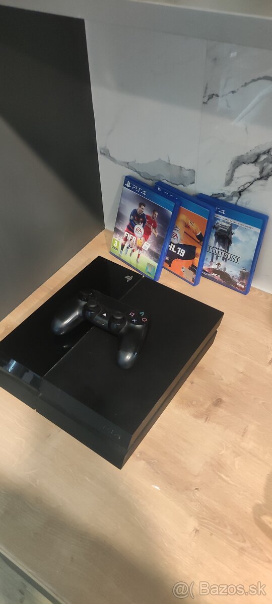 PS4 500gb + ovládač a 3hry