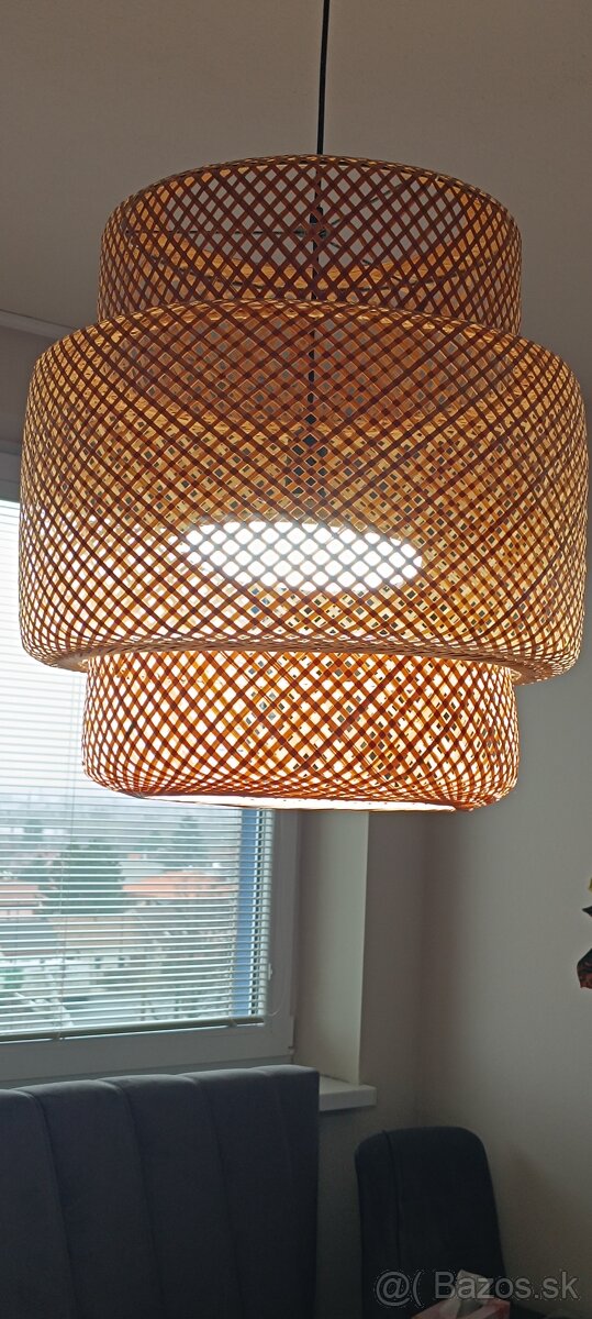 Závesná bambusová lampa