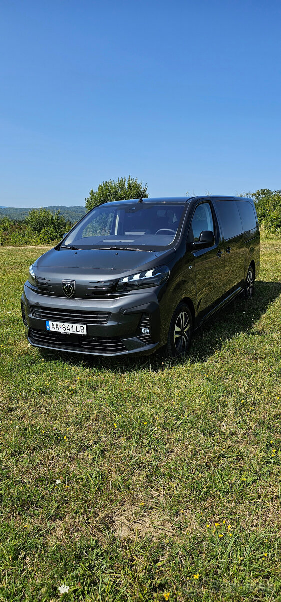 Prenajom 8 miestny Peugeot Traveller