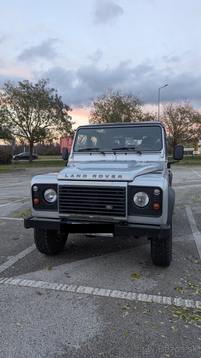 Land Rover Defender 110 2.2D Station Wagon SE