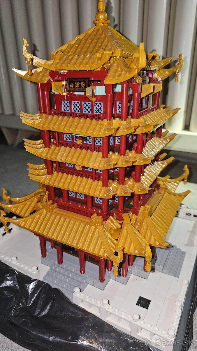 Wange Architect veža žltého žeriava Wuhan ako lego