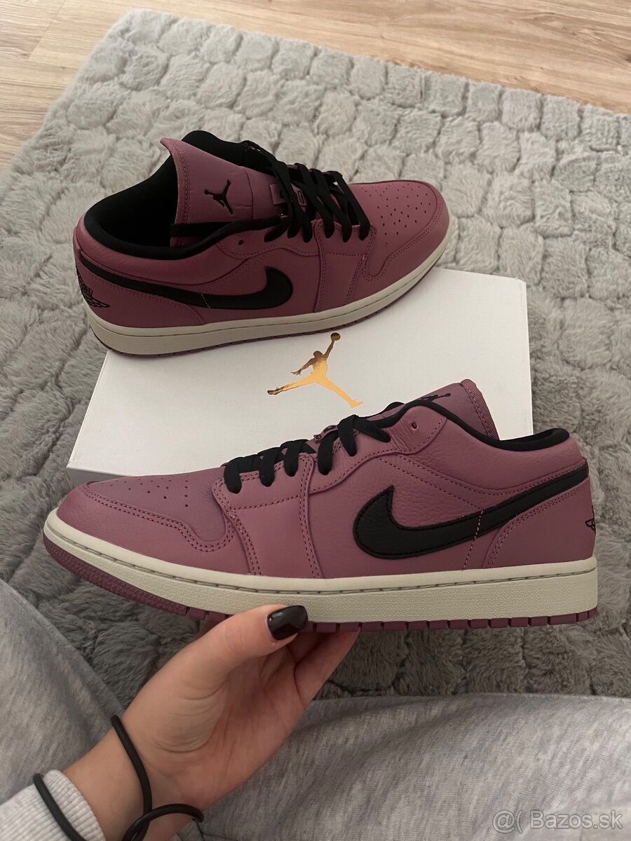 Nike Air Jordan 1 Low Mulberry