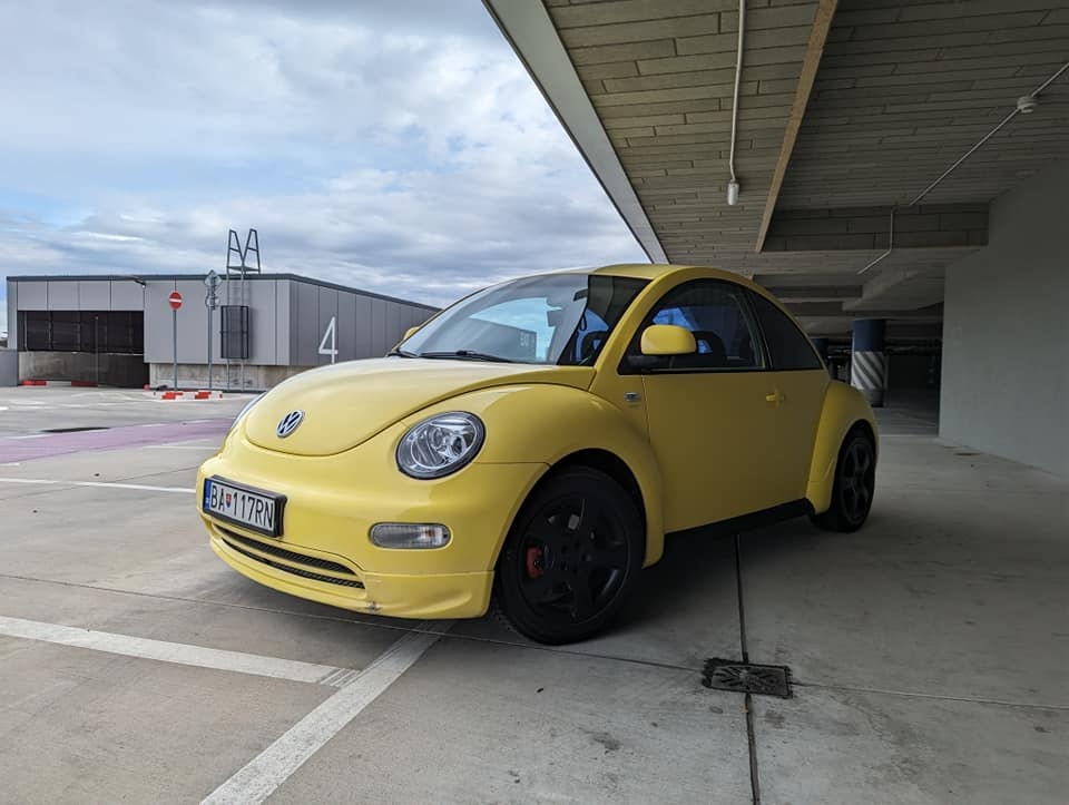 VW New Beetle (bumblebee)