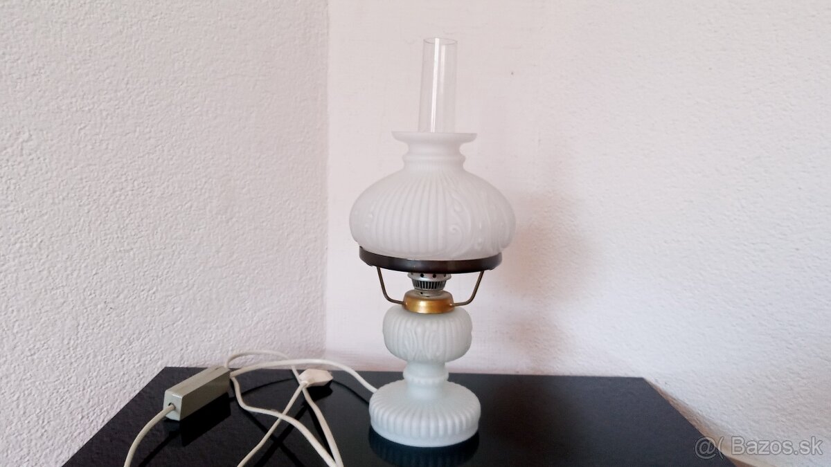 Retro lampa biela