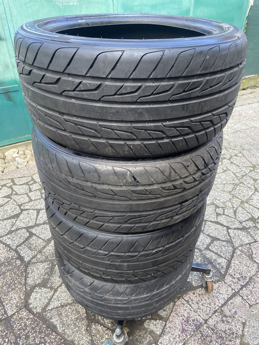 275/45 R19