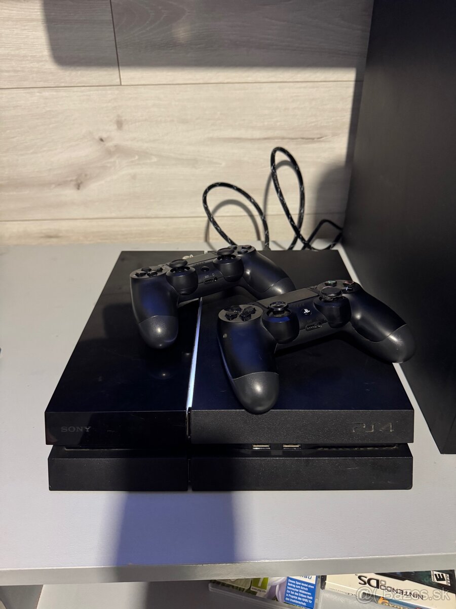 Ps4 500gb + 2 ovládači