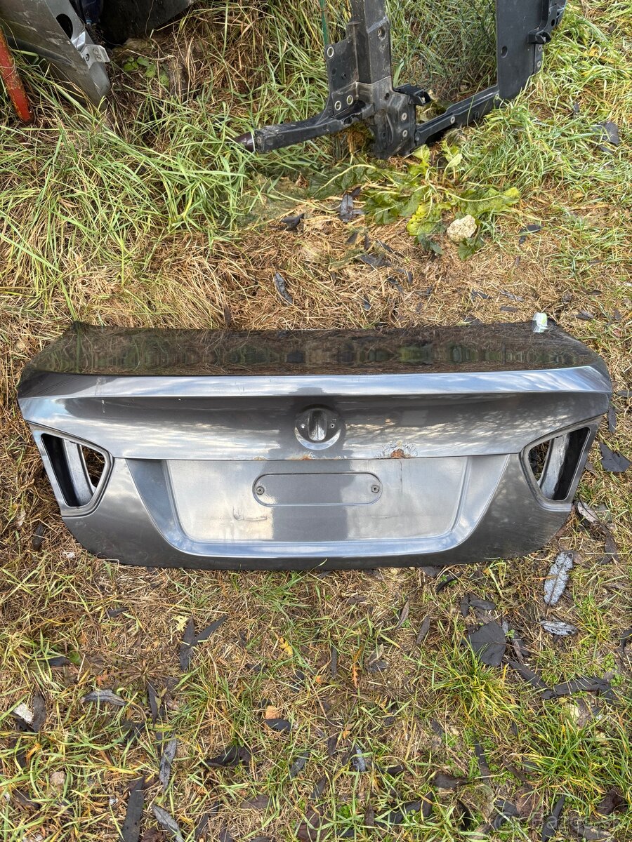 Predám kufrové dvere BMW e90