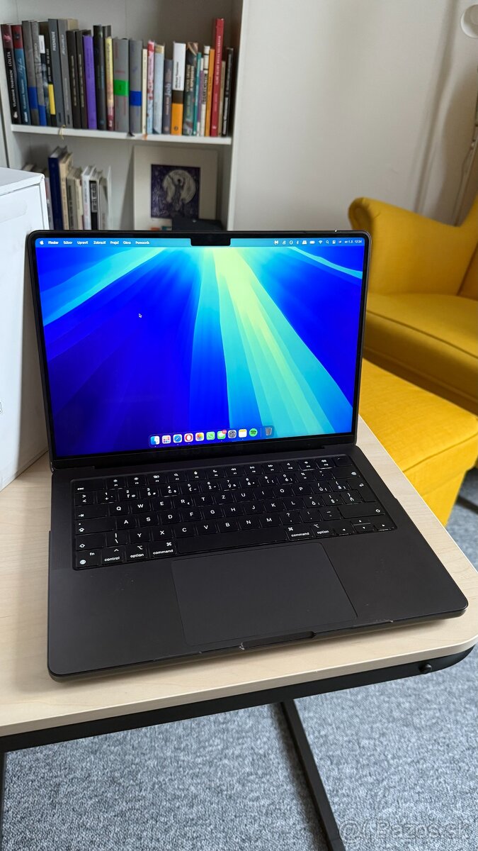 MacBook Pro 14" M3 PRO SK 2023 Vesmírne čierny