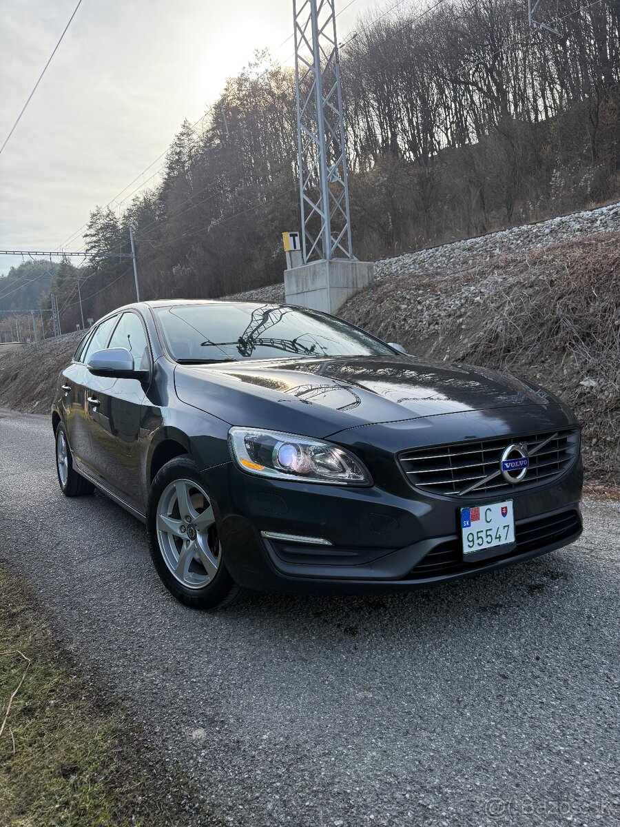 Volvo V60 2.0 D3 5-Válec,Bi-xenon,Summum,Bluetooth audio