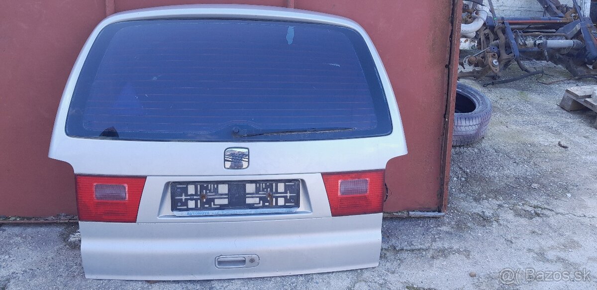 Seat Alhambra zadna kapota