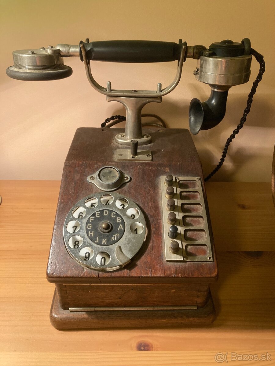 Starožitný telefon