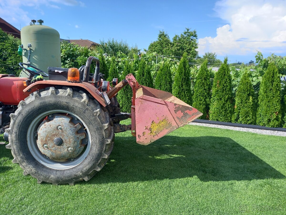 Predam lyzicu za traktor do zadnych ramien