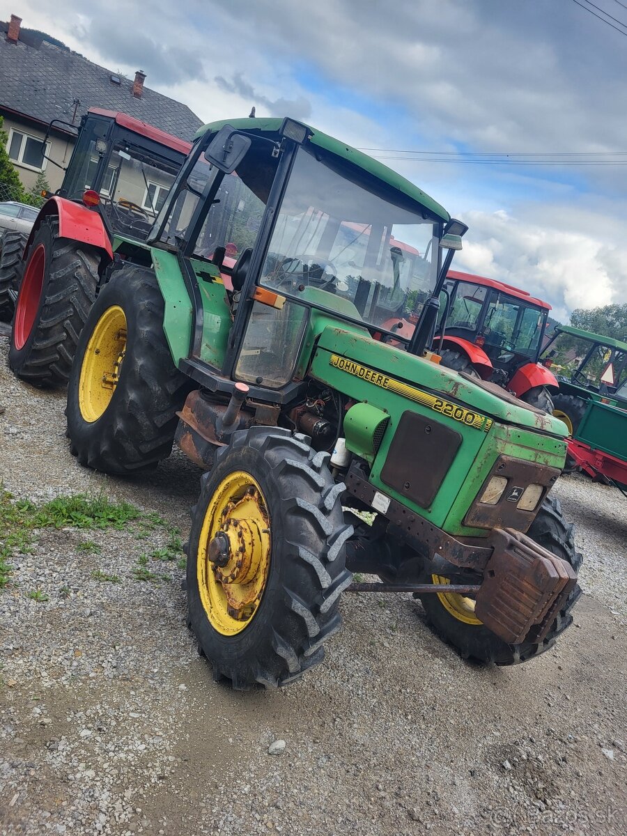 Zetor 5340 v prevedení John Deere 2200