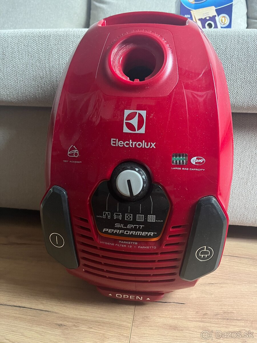 Electrolux vreckový vysávač