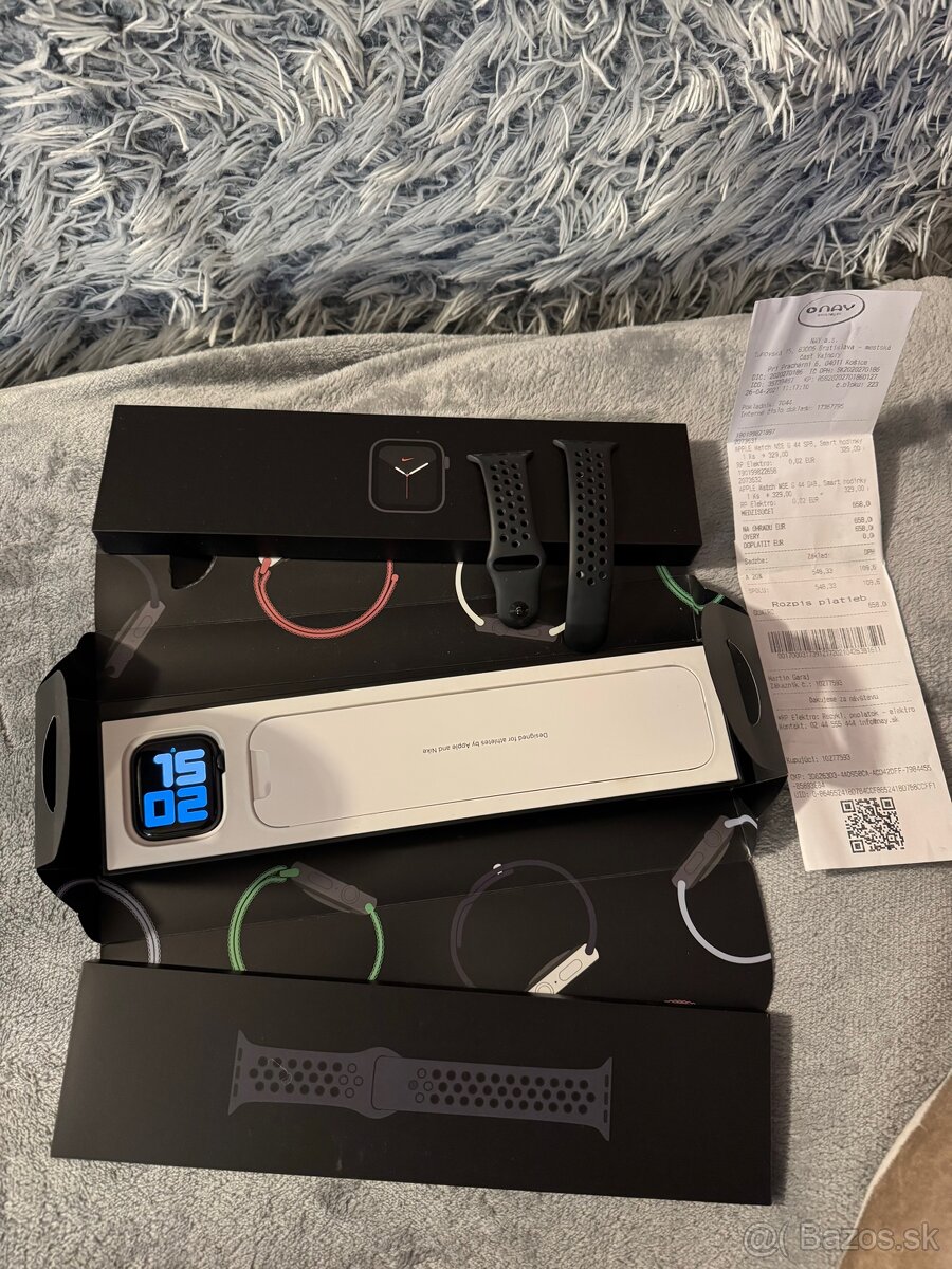 Predám Apple Watch SE 1.GEN NIKE 2020 44mm, TOP STAV